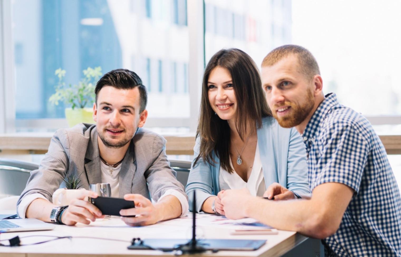 Participant travaillant sur son plan budgétaire